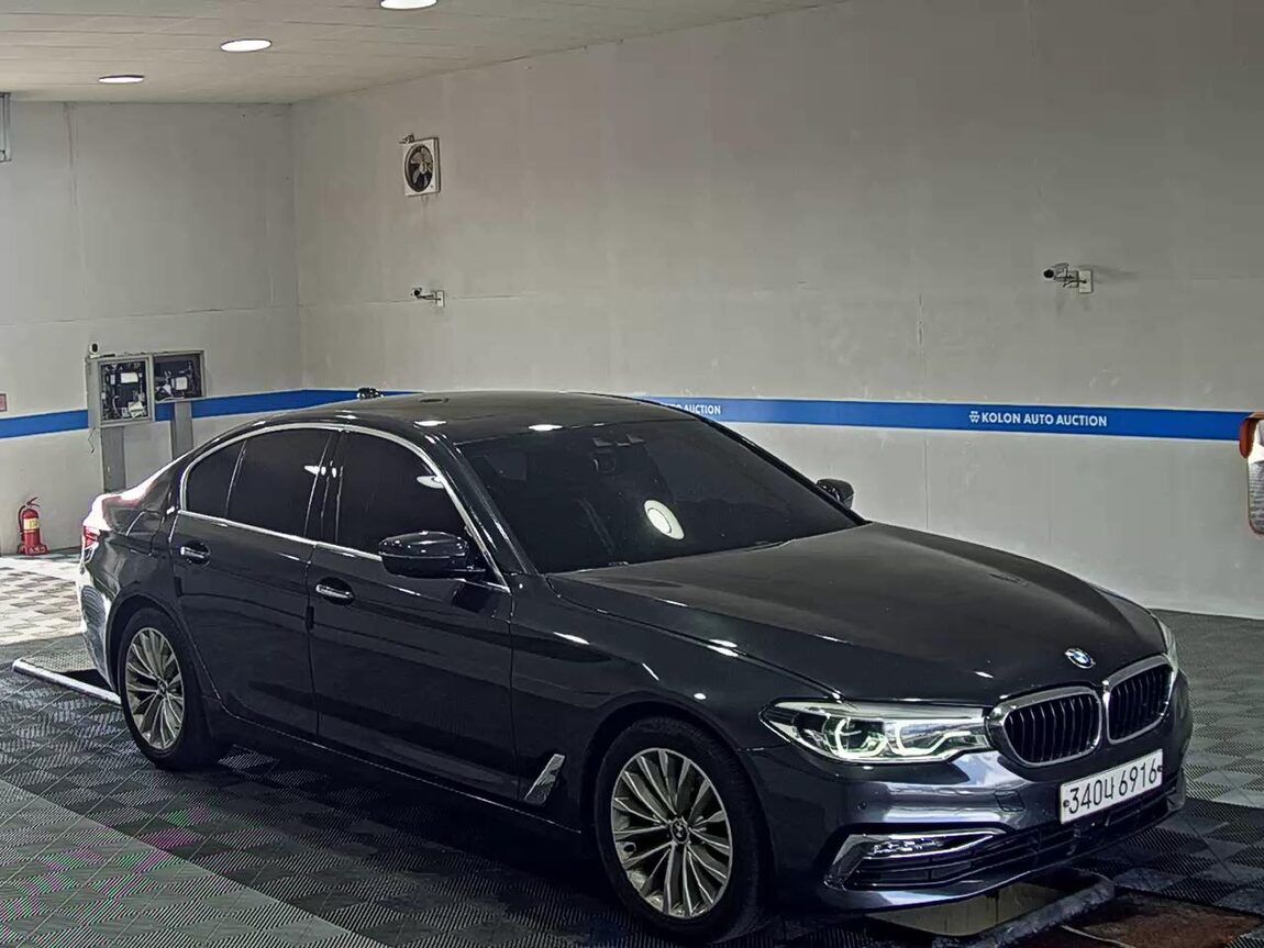 BMW 5 SERIES (7TH GEN) 520d LUXURY LINE PLUS 2018 - zdjęcie 3