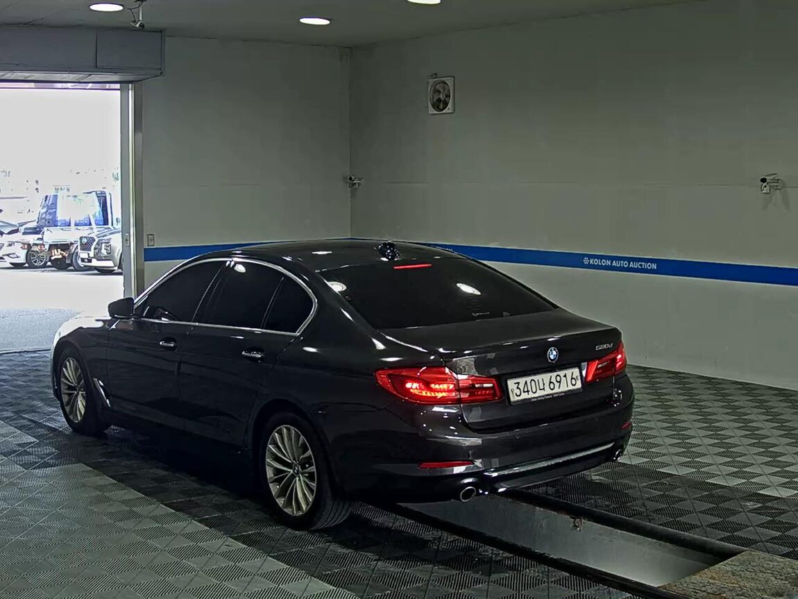 BMW 5 SERIES (7TH GEN) 520d LUXURY LINE PLUS 2018 - zdjęcie 6