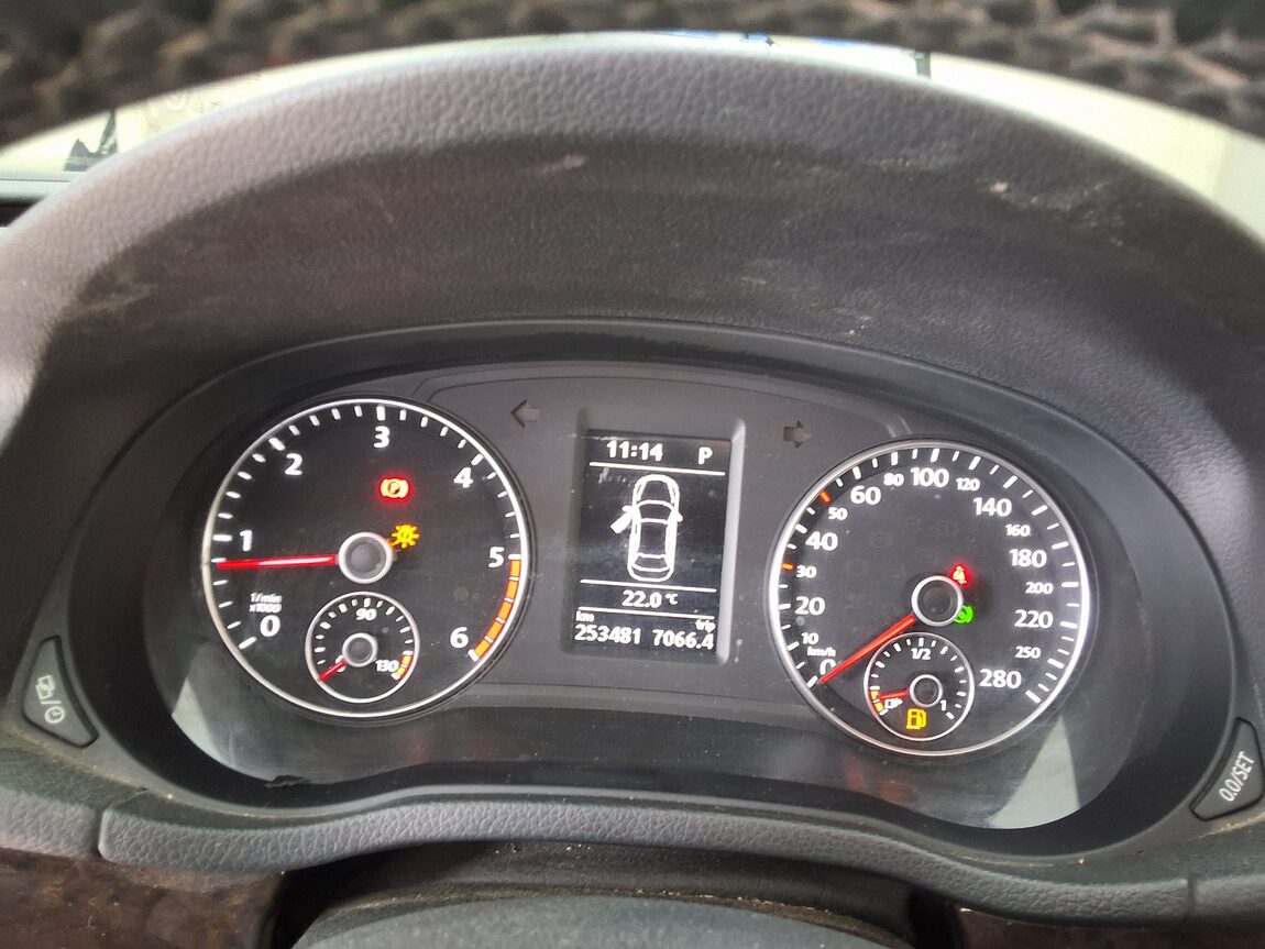 VOLKSWAGEN THE NEW PASSAT (7TH GEN) 2.0 TDI 2015 - zdjęcie 10