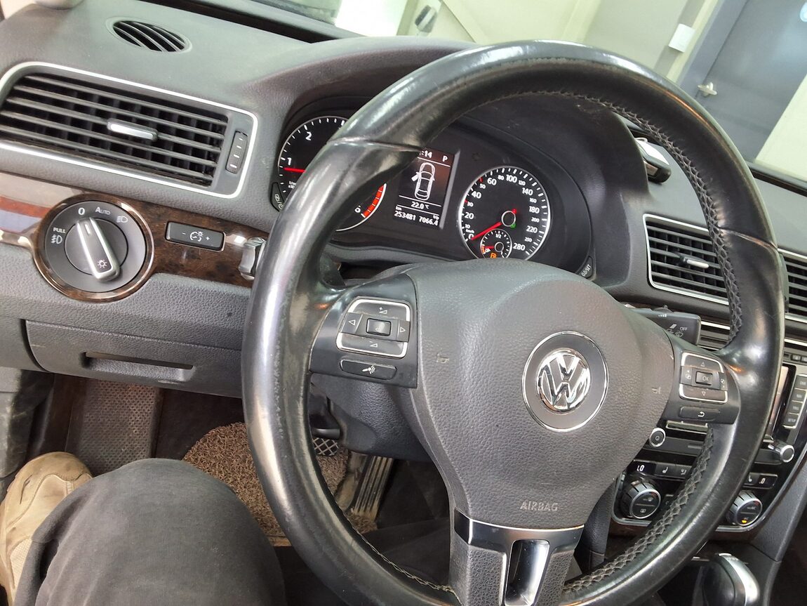 VOLKSWAGEN THE NEW PASSAT (7TH GEN) 2.0 TDI 2015 - zdjęcie 23