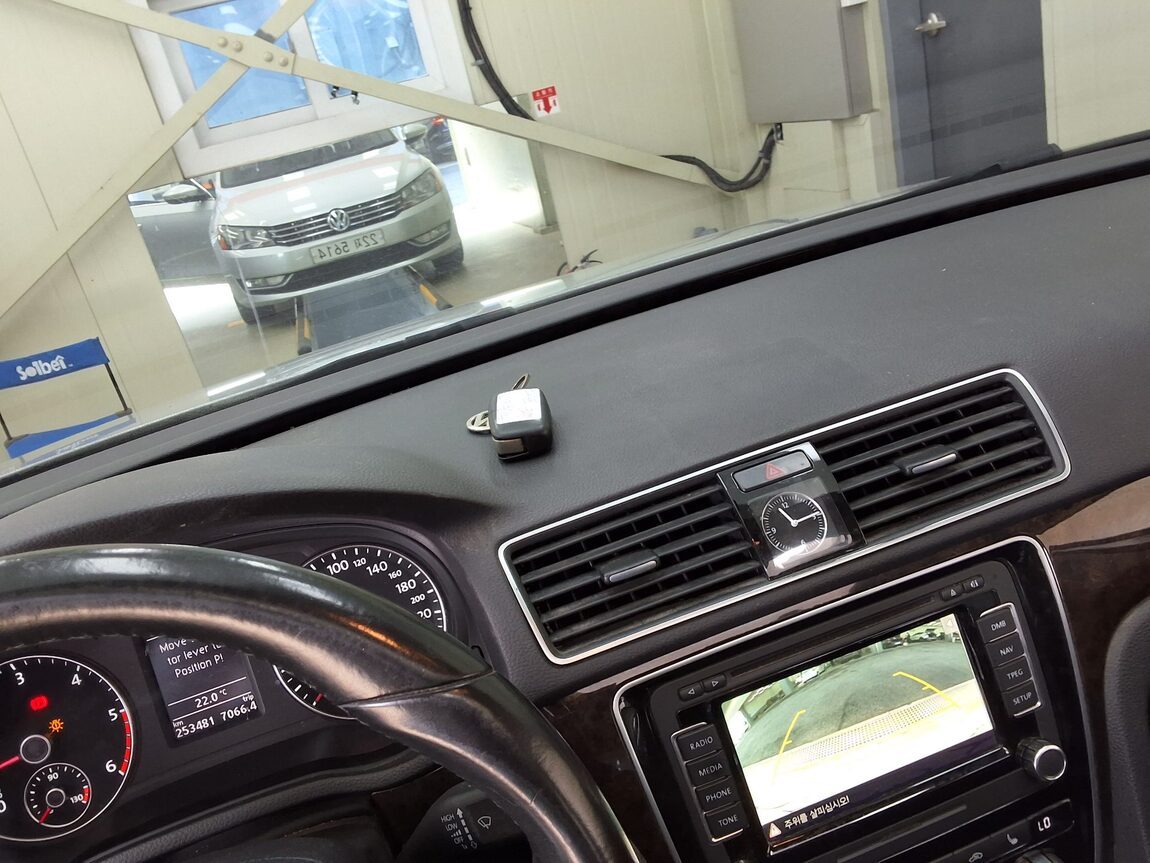 VOLKSWAGEN THE NEW PASSAT (7TH GEN) 2.0 TDI 2015 - zdjęcie 25