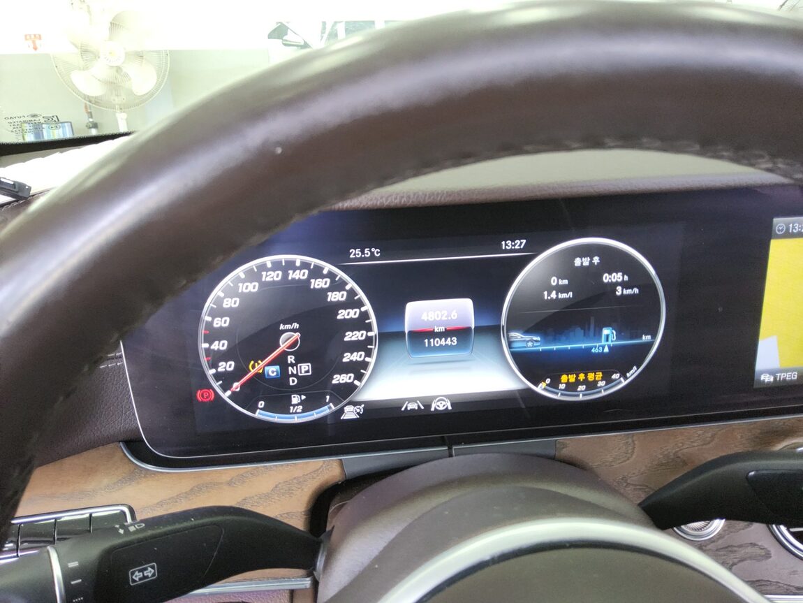 MERCEDES-BENZ E-CLASS (5TH GEN) E300 4MATIC EXCLUSIVE 2020 - zdjęcie 9