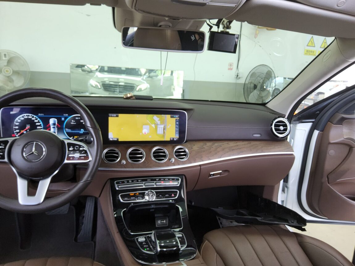 MERCEDES-BENZ E-CLASS (5TH GEN) E300 4MATIC EXCLUSIVE 2020 - zdjęcie 11