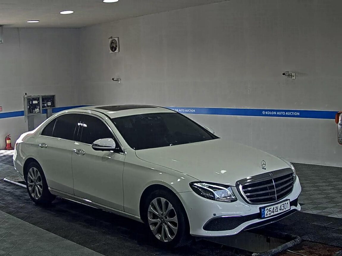 MERCEDES-BENZ E-CLASS (5TH GEN) E300 4MATIC EXCLUSIVE 2020 - zdjęcie 3