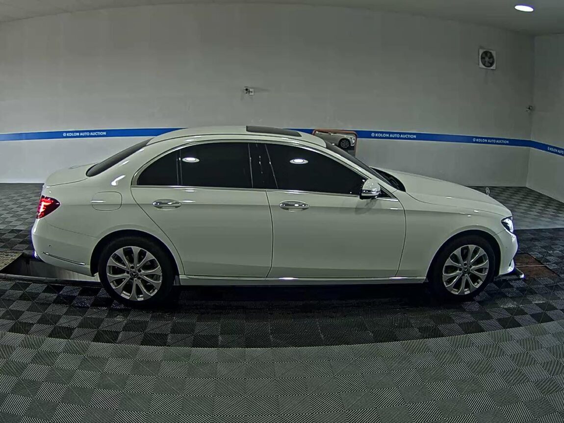 MERCEDES-BENZ E-CLASS (5TH GEN) E300 4MATIC EXCLUSIVE 2020 - zdjęcie 4