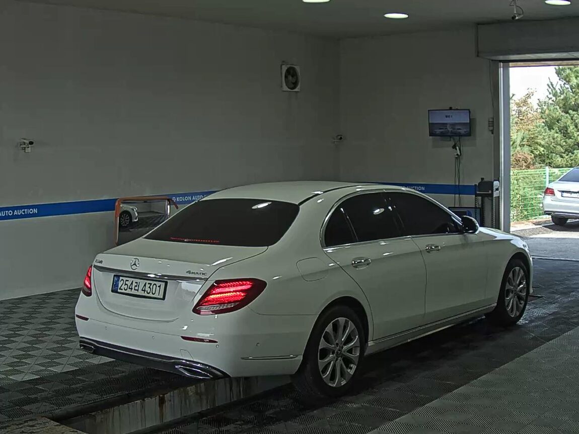 MERCEDES-BENZ E-CLASS (5TH GEN) E300 4MATIC EXCLUSIVE 2020 - zdjęcie 5