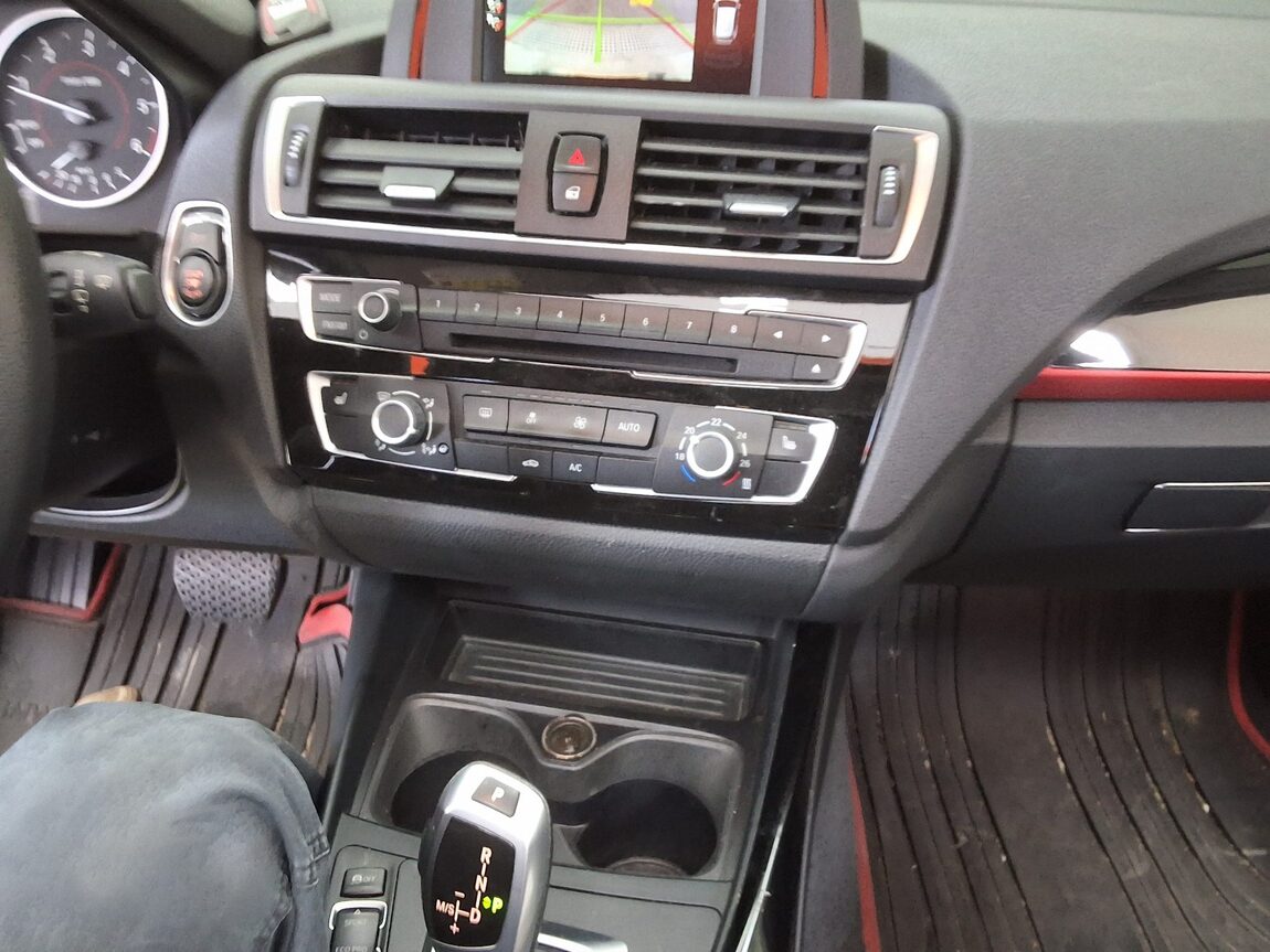 BMW 1 SERIES (2ND GEN) 5-DOOR 118d SPORT LINE 2017 - zdjęcie 24