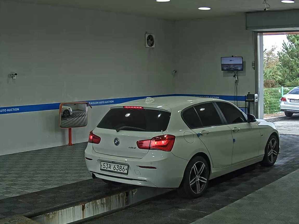 BMW 1 SERIES (2ND GEN) 5-DOOR 118d SPORT LINE 2017 - zdjęcie 5