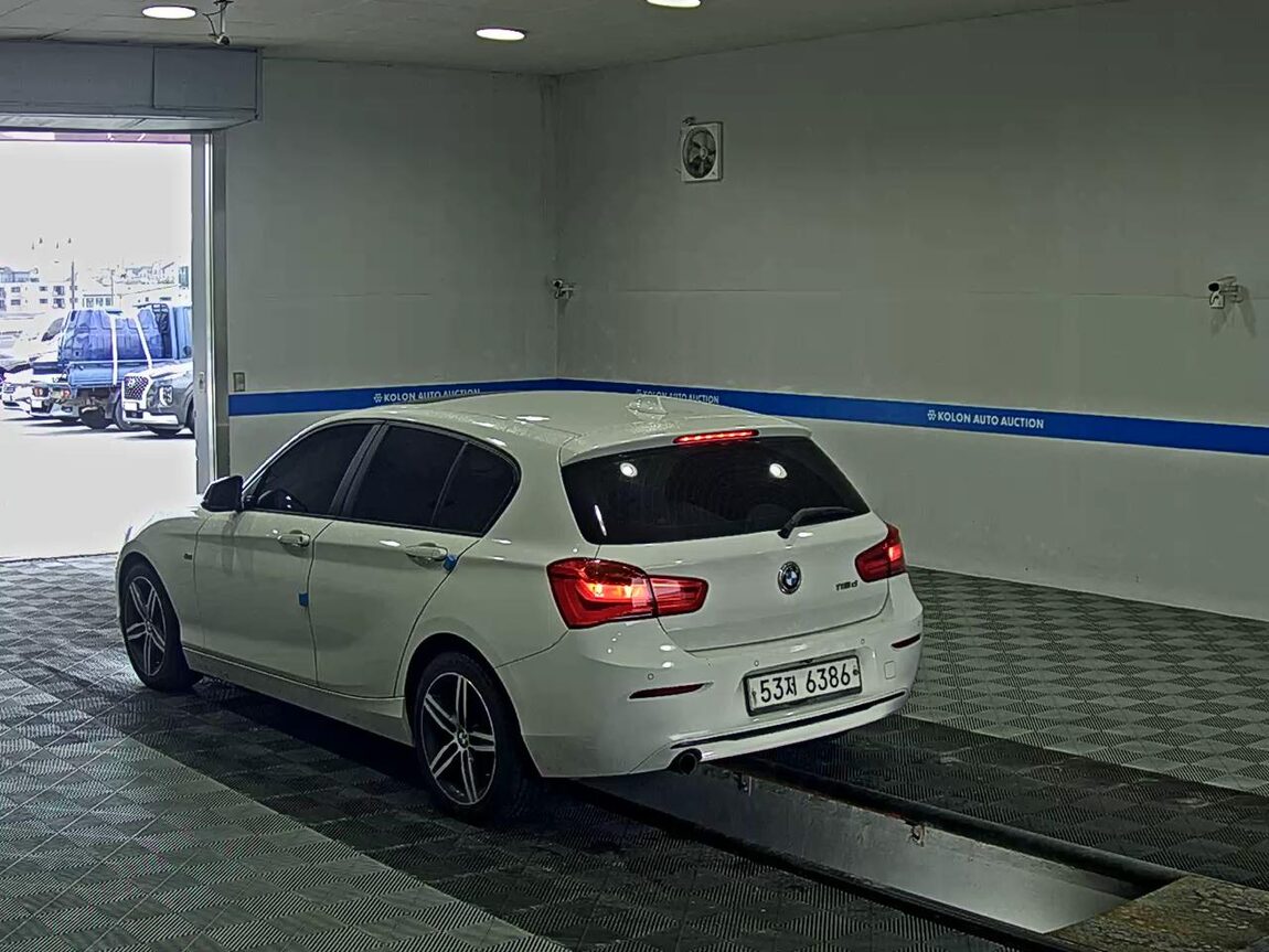 BMW 1 SERIES (2ND GEN) 5-DOOR 118d SPORT LINE 2017 - zdjęcie 6