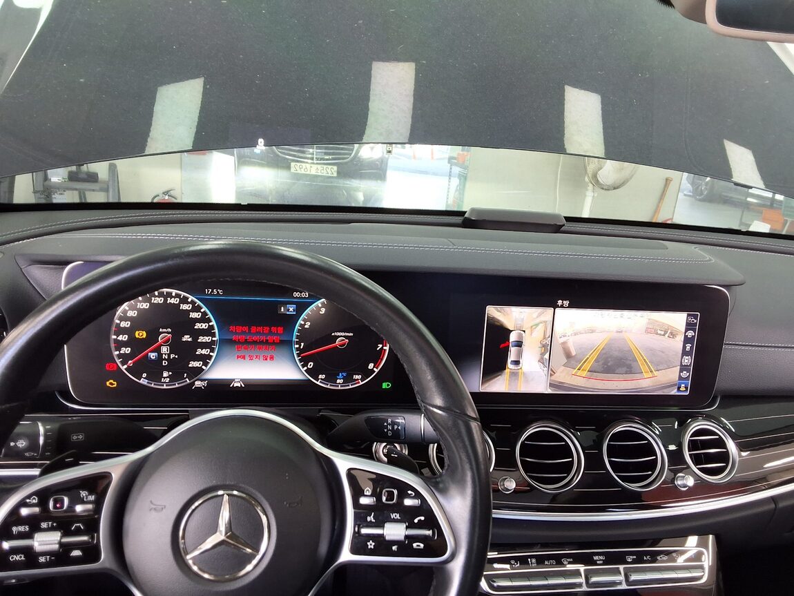 MERCEDES-BENZ E-CLASS (5TH GEN) E450 4MATIC EXCLUSIVE 2020 - zdjęcie 17