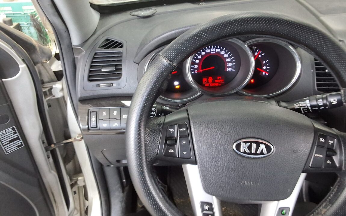 KIA SORENTO R DIESEL 2.2 4WD LIMITED PREMIUM 2012 - zdjęcie 17