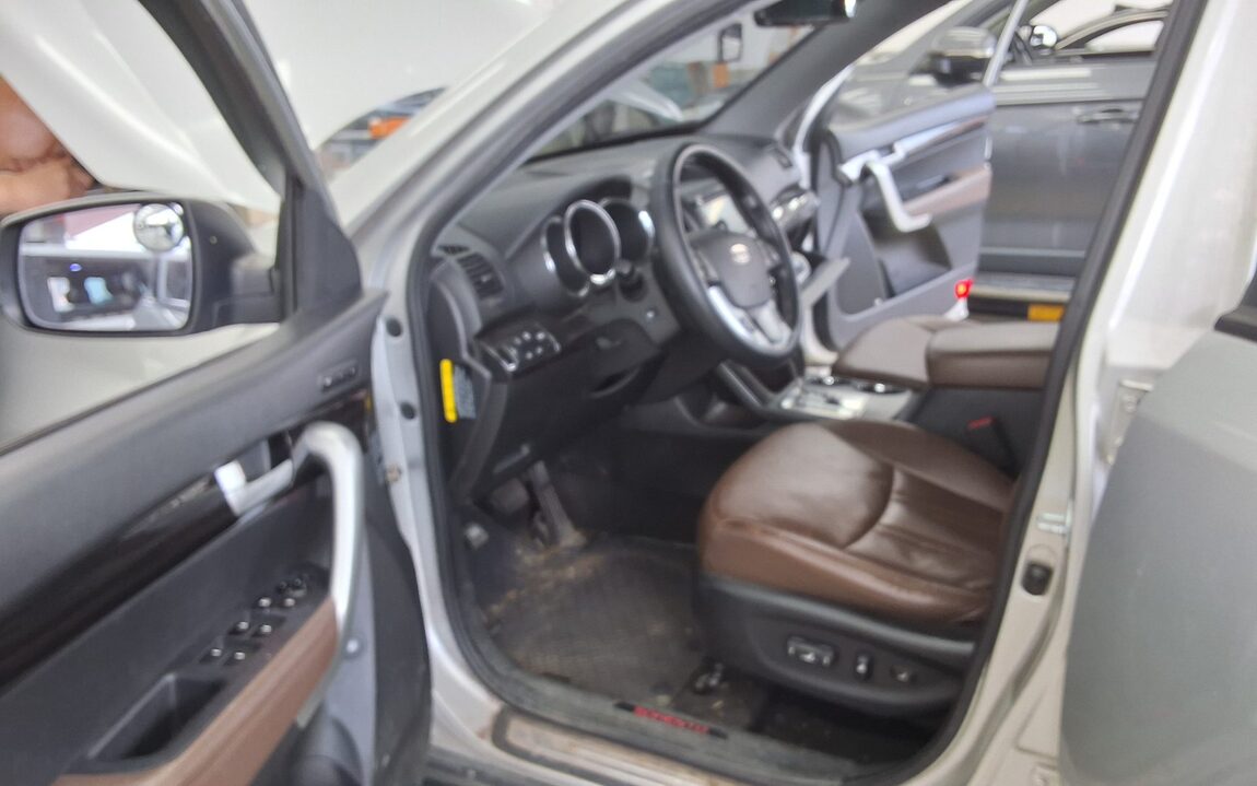 KIA SORENTO R DIESEL 2.2 4WD LIMITED PREMIUM 2012 - zdjęcie 10