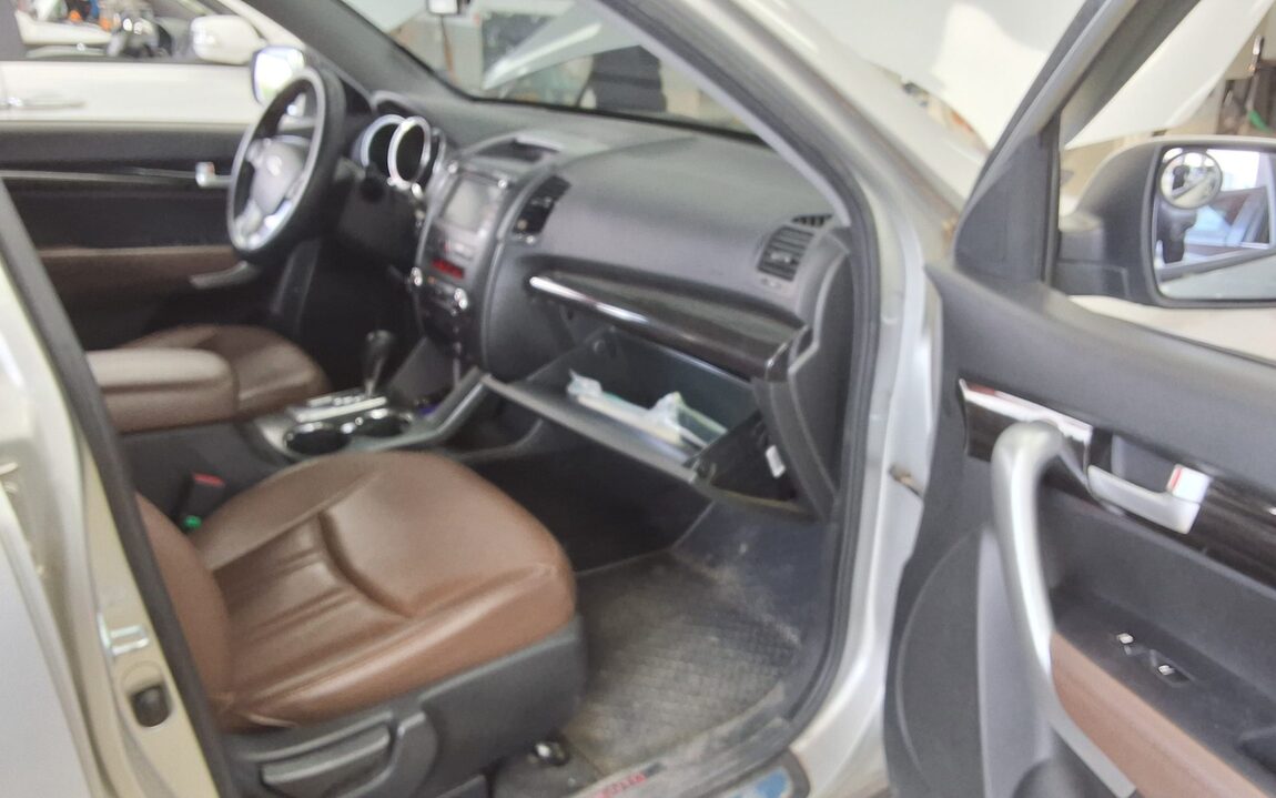 KIA SORENTO R DIESEL 2.2 4WD LIMITED PREMIUM 2012 - zdjęcie 14