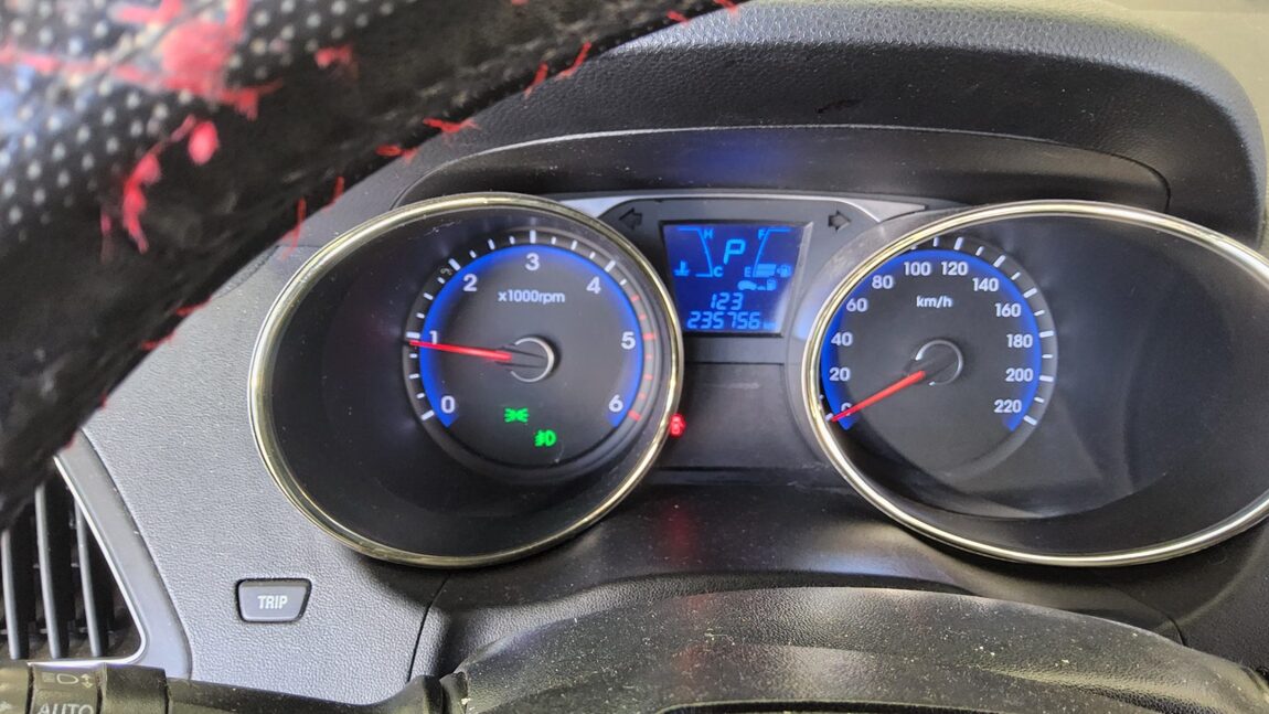 HYUNDAI TUCSON ix DIESEL R20 2WD LX20 LUXURY 2012 - zdjęcie 9