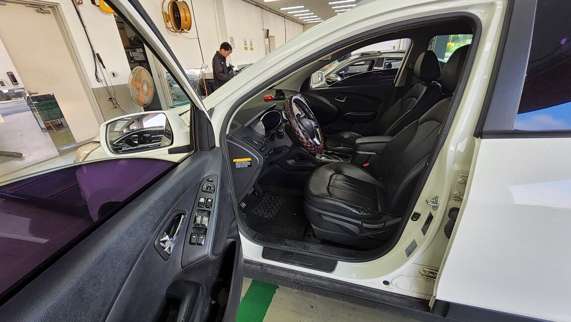 HYUNDAI TUCSON ix DIESEL R20 2WD LX20 LUXURY 2012 - zdjęcie 10