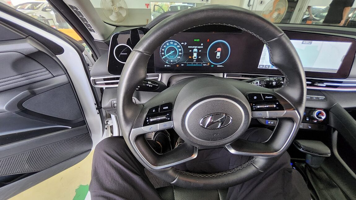HYUNDAI AVANTE (CN7) 1.6 GASOLINE MODERN 2021 - zdjęcie 18