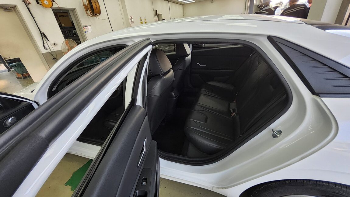 HYUNDAI AVANTE (CN7) 1.6 GASOLINE MODERN 2021 - zdjęcie 11