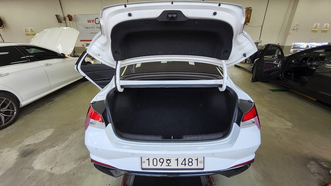 HYUNDAI AVANTE (CN7) 1.6 GASOLINE MODERN 2021 - zdjęcie 16
