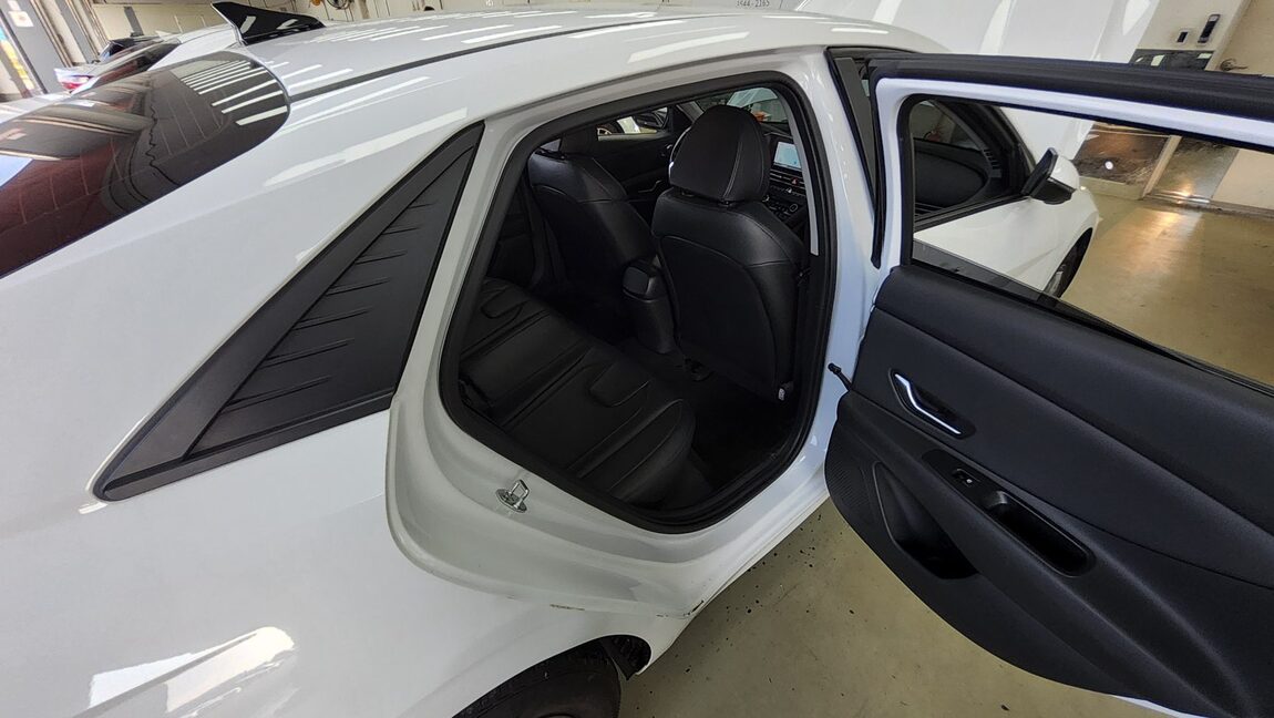 HYUNDAI AVANTE (CN7) 1.6 GASOLINE MODERN 2021 - zdjęcie 14