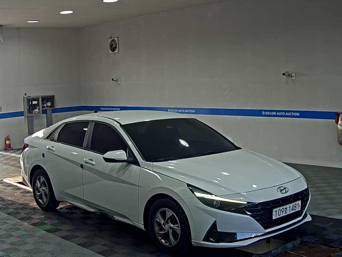HYUNDAI AVANTE (CN7) 1.6 GASOLINE MODERN 2021 - zdjęcie 3