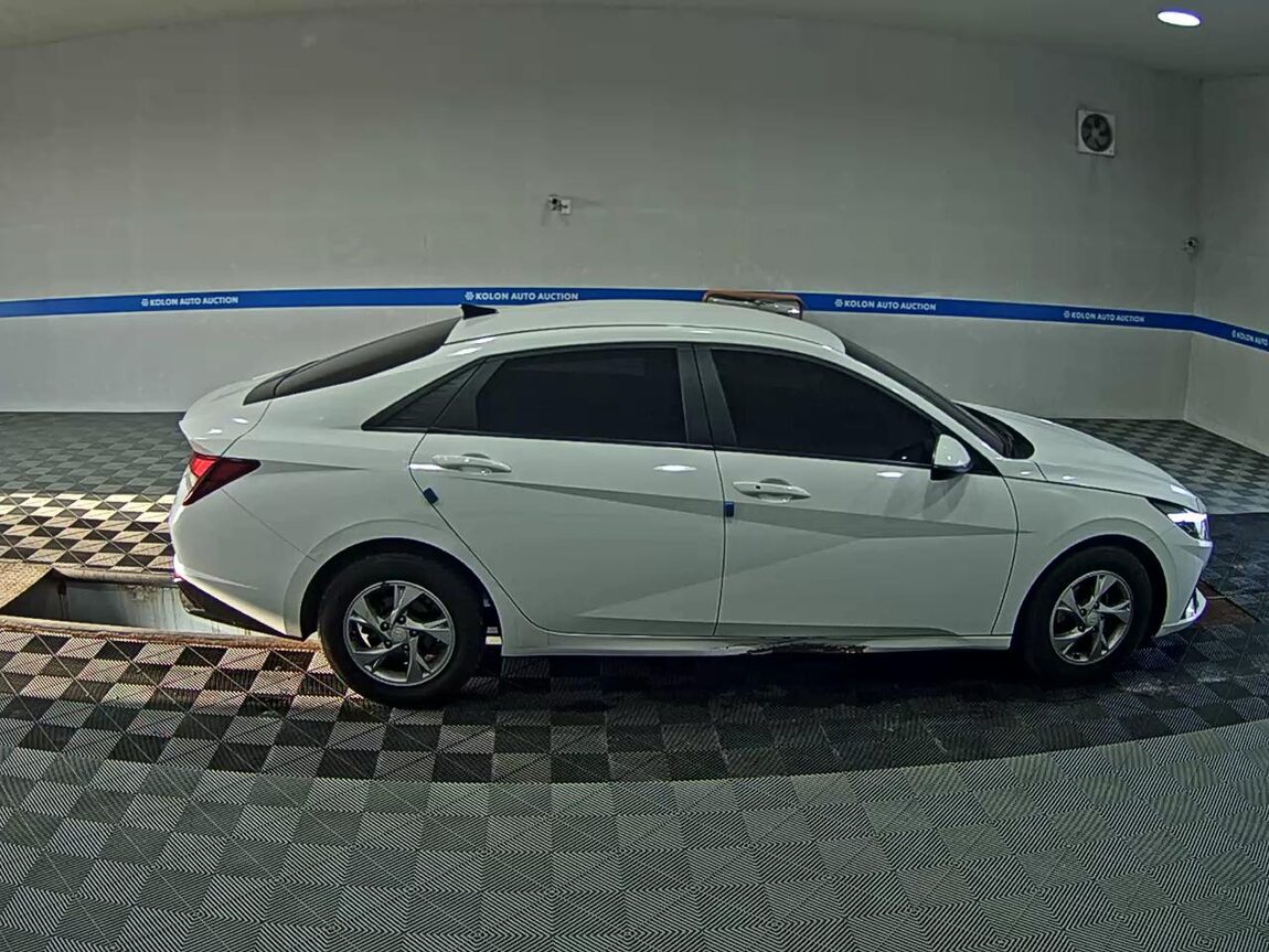 HYUNDAI AVANTE (CN7) 1.6 GASOLINE MODERN 2021 - zdjęcie 4