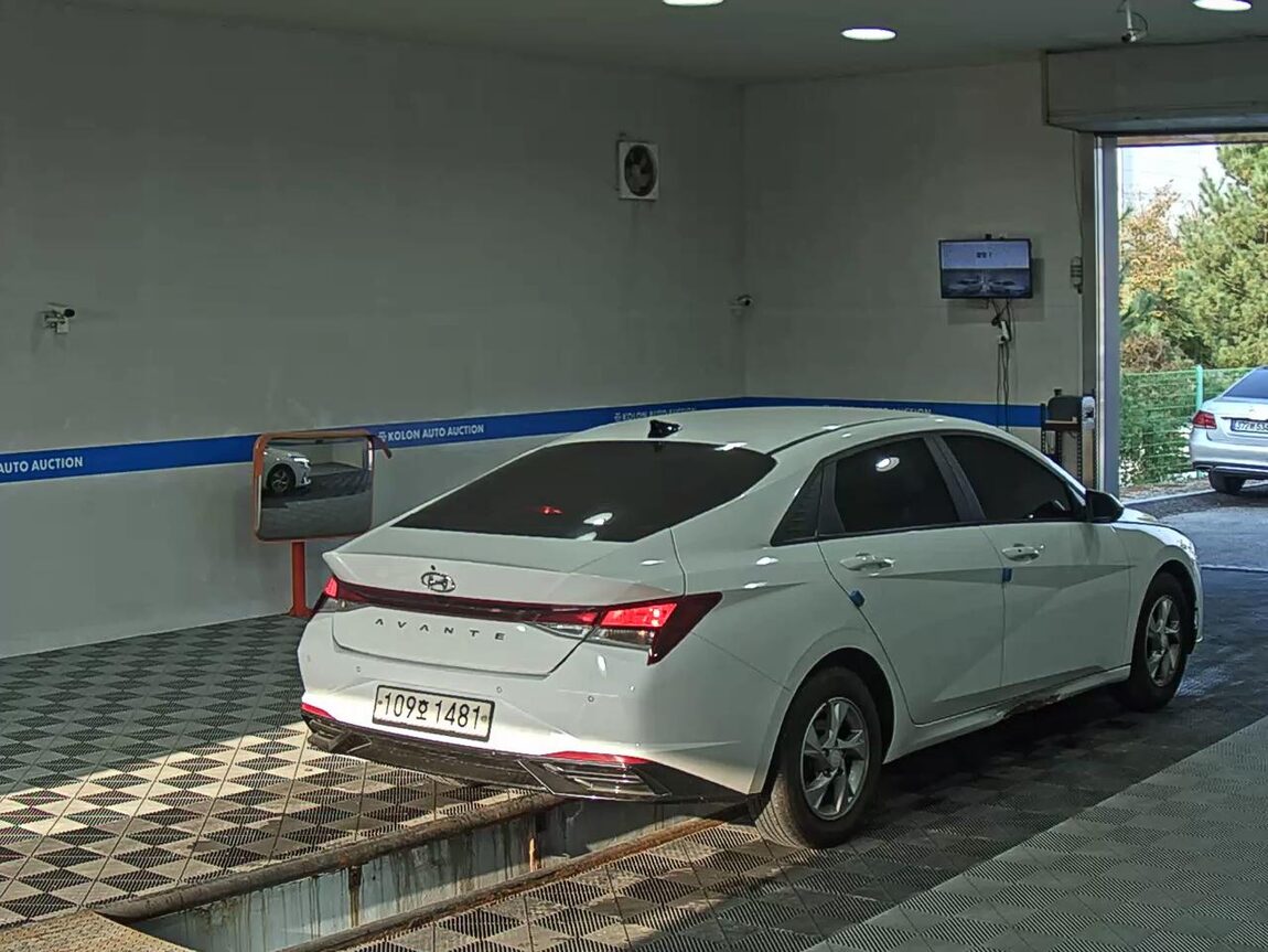 HYUNDAI AVANTE (CN7) 1.6 GASOLINE MODERN 2021 - zdjęcie 5