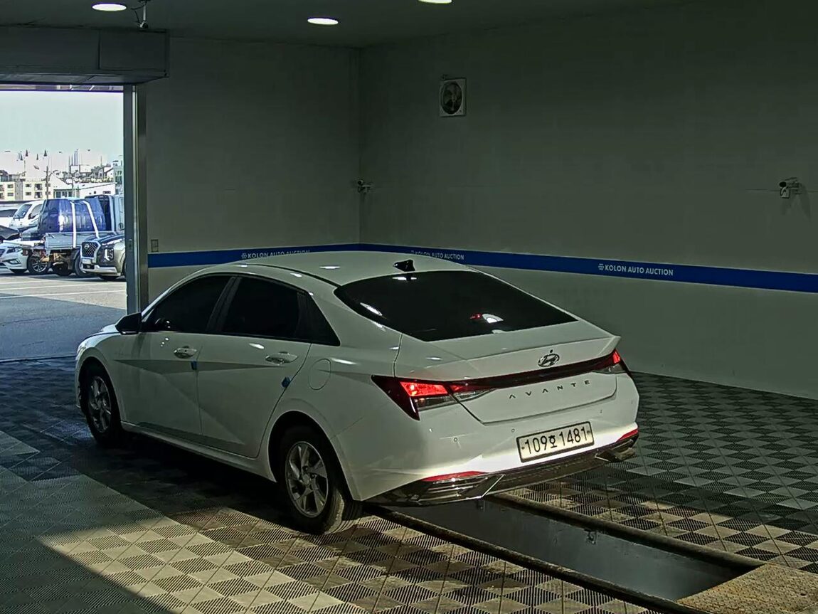 HYUNDAI AVANTE (CN7) 1.6 GASOLINE MODERN 2021 - zdjęcie 6