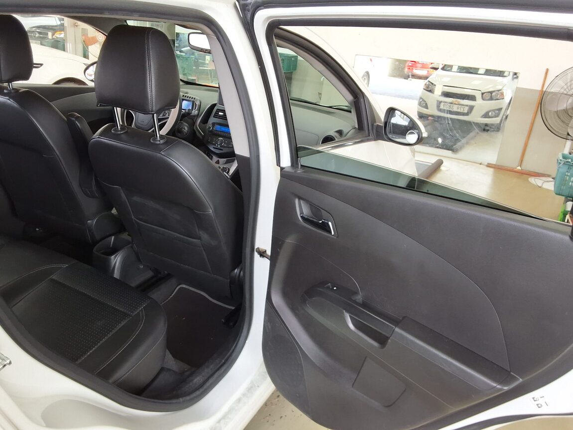 CHEVROLET (DAEWOO) AVEO 5-DOOR 1.6 LT LUXURY MODEL 2014 - zdjęcie 13