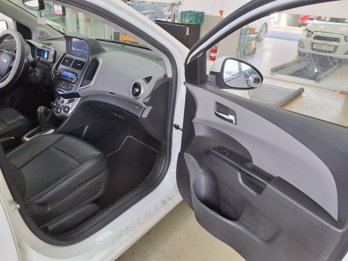 CHEVROLET (DAEWOO) AVEO 5-DOOR 1.6 LT LUXURY MODEL 2014 - zdjęcie 14