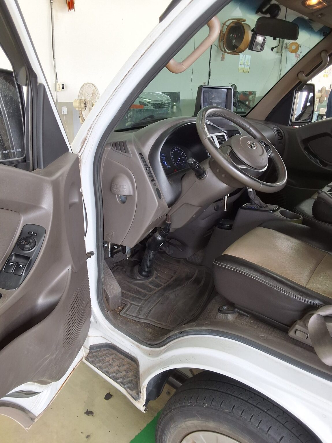 HYUNDAI PORTER II HIGH-ROOF BUILT-IN BOX TRUCK SUPER CAB 2021 - zdjęcie 10