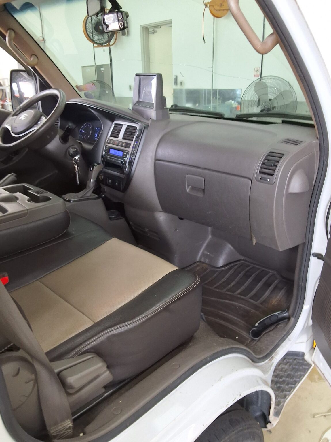 HYUNDAI PORTER II HIGH-ROOF BUILT-IN BOX TRUCK SUPER CAB 2021 - zdjęcie 12