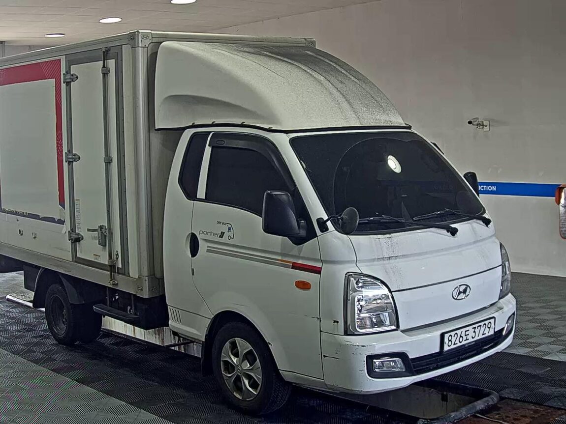 HYUNDAI PORTER II HIGH-ROOF BUILT-IN BOX TRUCK SUPER CAB 2021 - zdjęcie 3