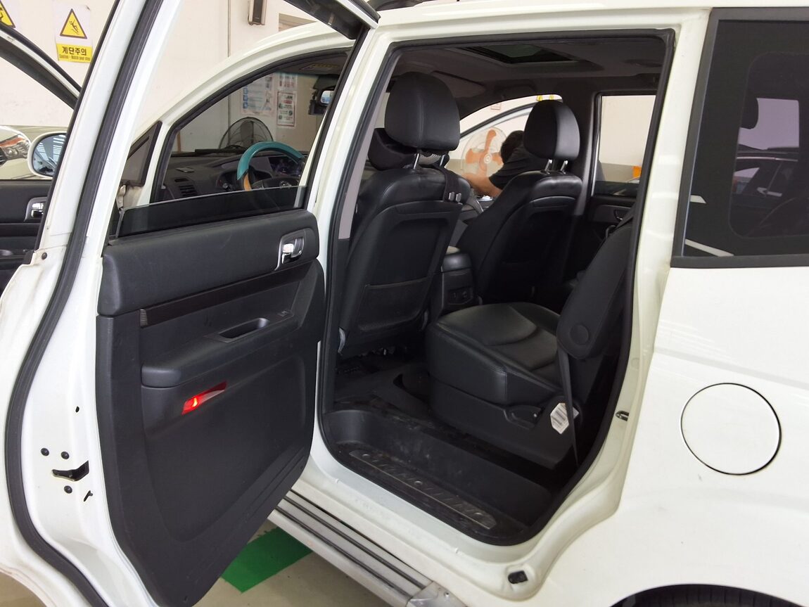 KG MOBILITY (SSANGYONG) KORANDO TOURISMO 2.2 4WD 9-SEATER TX PLUS 2017 - zdjęcie 12