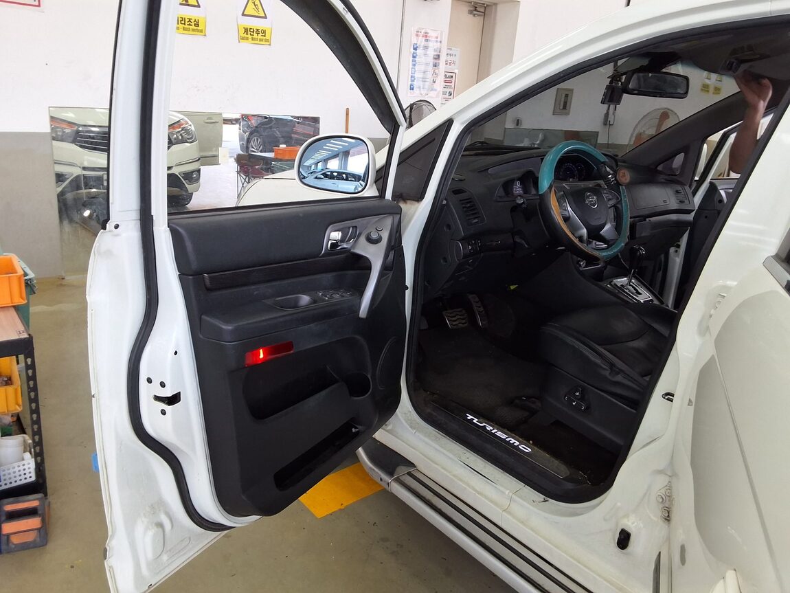 KG MOBILITY (SSANGYONG) KORANDO TOURISMO 2.2 4WD 9-SEATER TX PLUS 2017 - zdjęcie 10