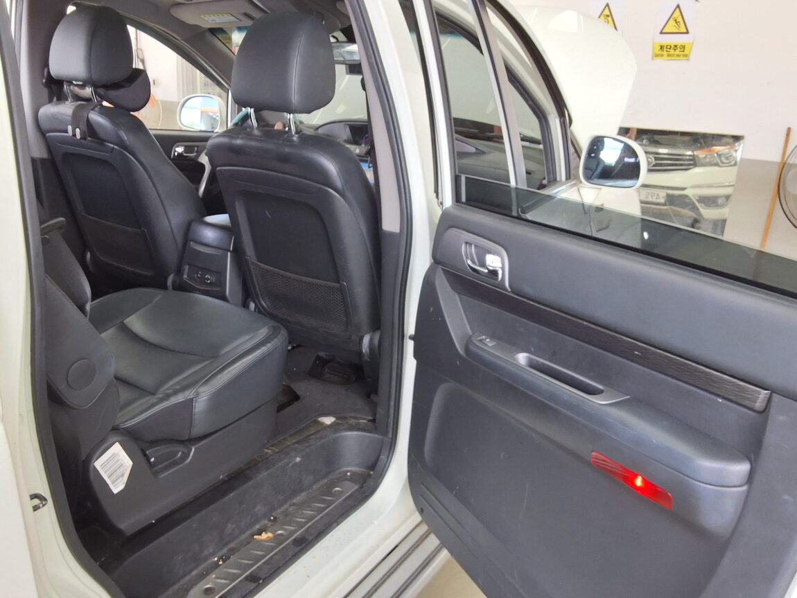 KG MOBILITY (SSANGYONG) KORANDO TOURISMO 2.2 4WD 9-SEATER TX PLUS 2017 - zdjęcie 13