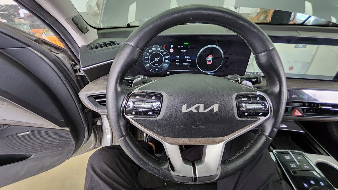 KIA K8 3.5 LPi GENERAL NOBLESSE 2022 - zdjęcie 17