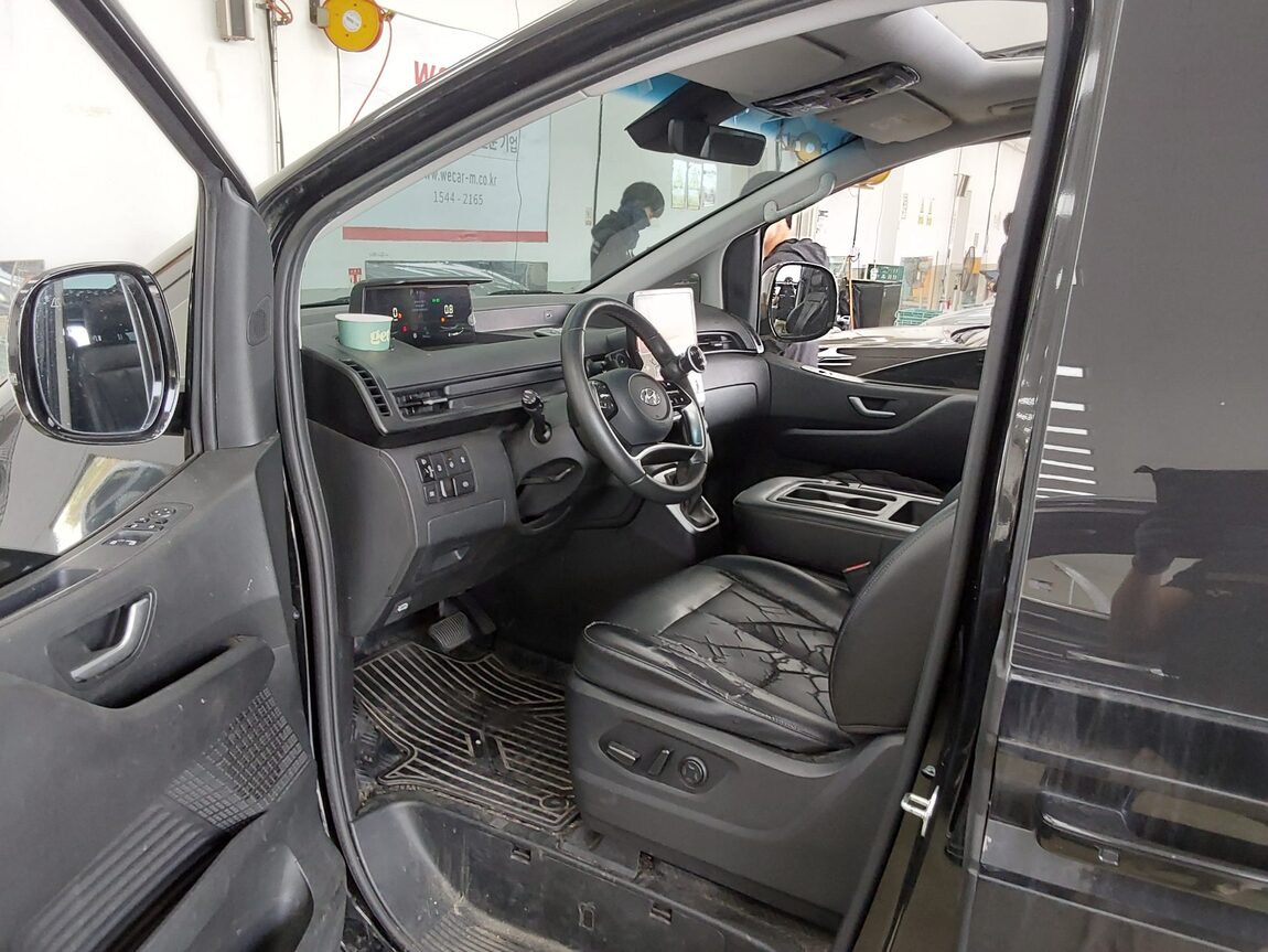 HYUNDAI STARIA 2.2 DIESEL TOURER 11-SEATER 4WD MODERN 2023 - zdjęcie 10