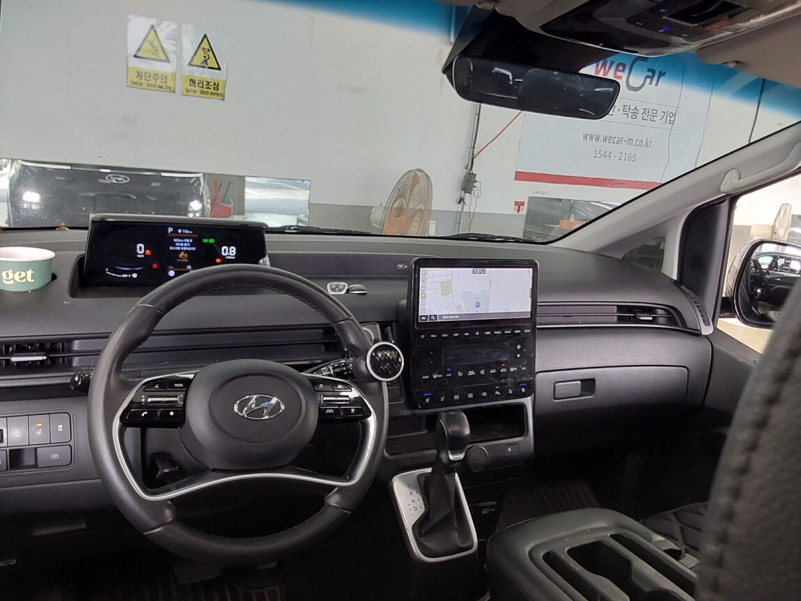HYUNDAI STARIA 2.2 DIESEL TOURER 11-SEATER 4WD MODERN 2023 - zdjęcie 11