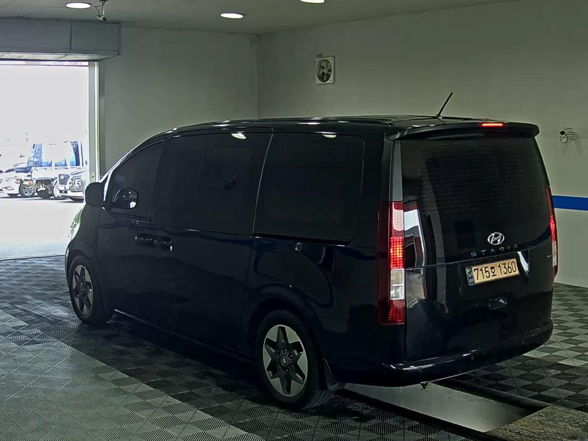 HYUNDAI STARIA 2.2 DIESEL TOURER 11-SEATER 4WD MODERN 2023 - zdjęcie 6