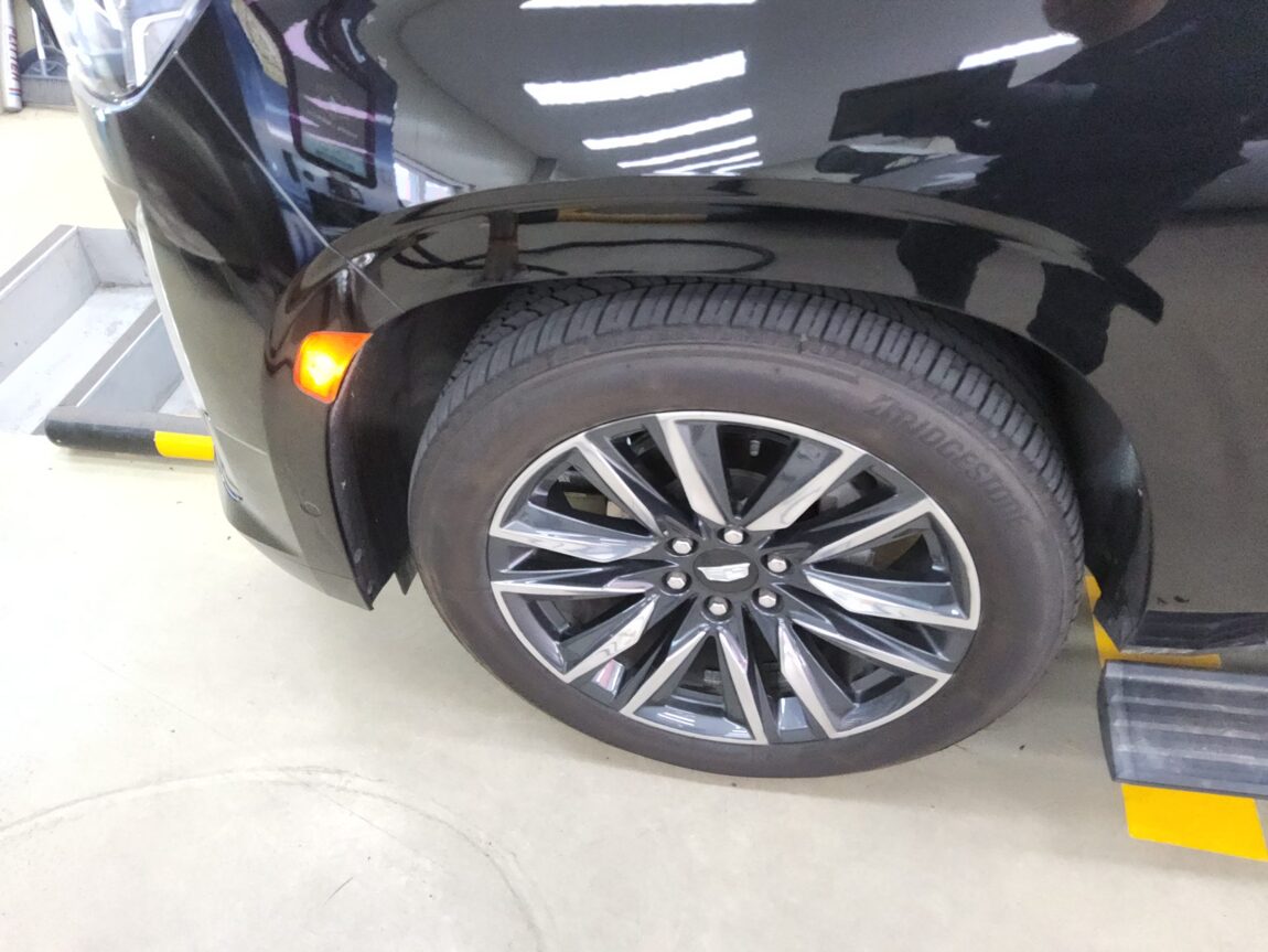 CADILLAC ESCALADE (5TH GEN) 6.2 V8 PREMIUM LUXURY PLATINUM 2023 - zdjęcie 27
