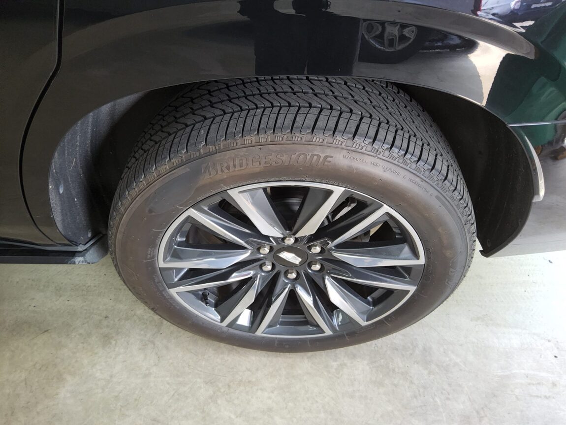 CADILLAC ESCALADE (5TH GEN) 6.2 V8 PREMIUM LUXURY PLATINUM 2023 - zdjęcie 28