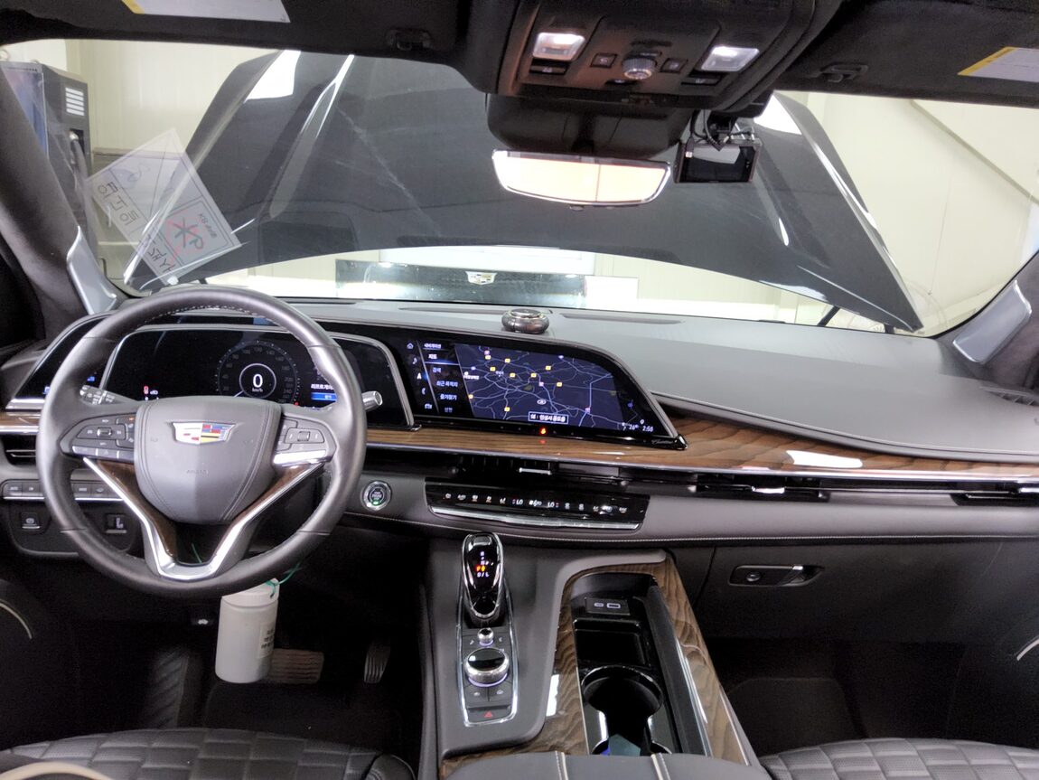 CADILLAC ESCALADE (5TH GEN) 6.2 V8 PREMIUM LUXURY PLATINUM 2023 - zdjęcie 11