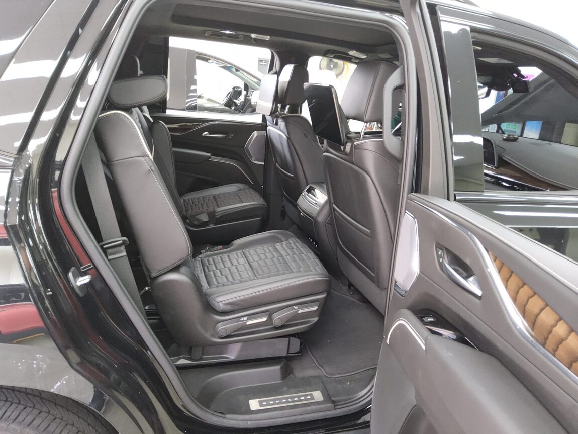 CADILLAC ESCALADE (5TH GEN) 6.2 V8 PREMIUM LUXURY PLATINUM 2023 - zdjęcie 13