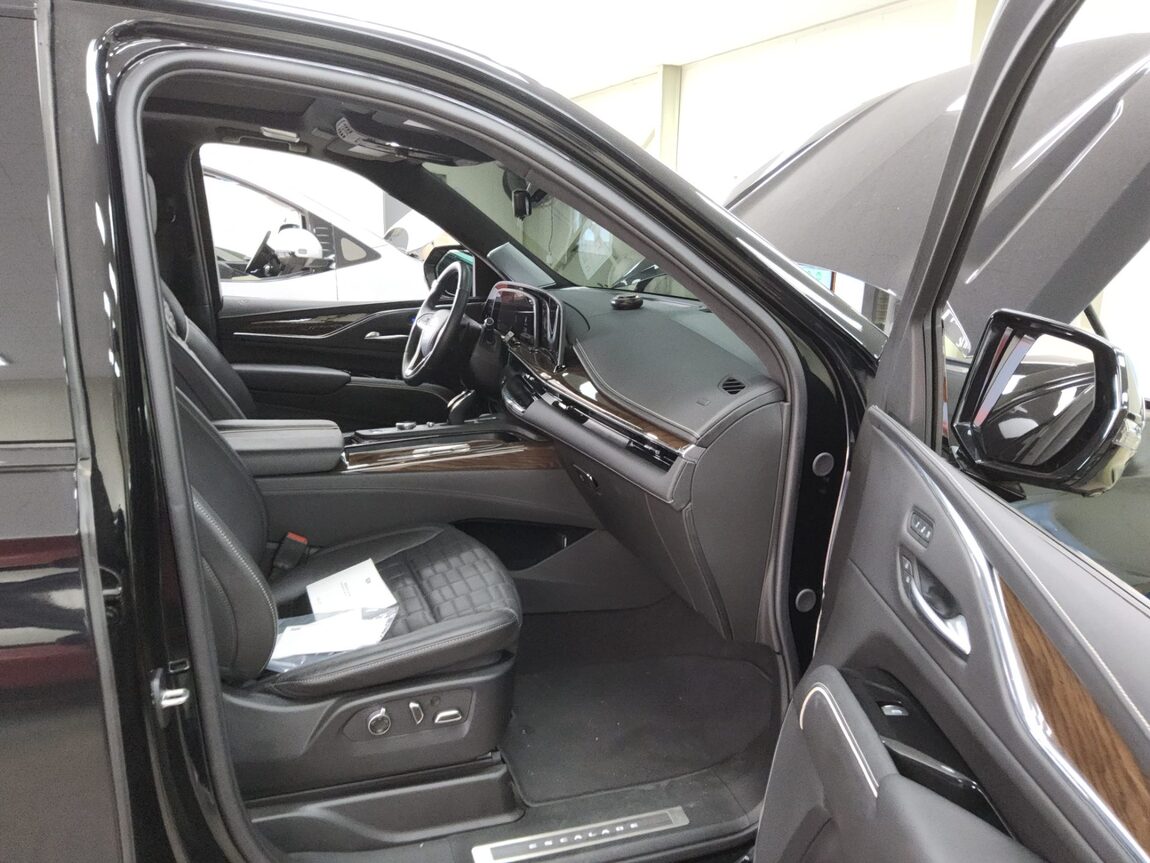 CADILLAC ESCALADE (5TH GEN) 6.2 V8 PREMIUM LUXURY PLATINUM 2023 - zdjęcie 14
