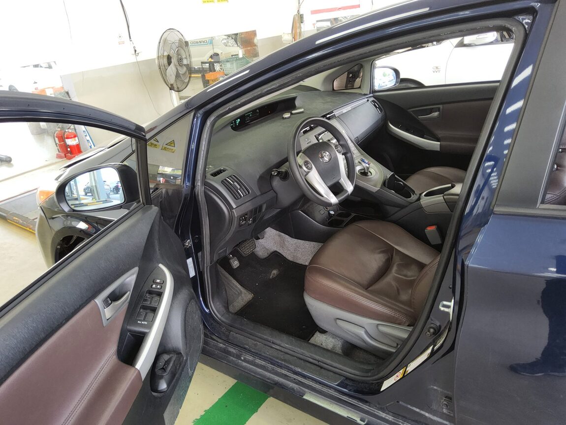 TOYOTA PRIUS (3RD GEN) 1.8 2015 - zdjęcie 10