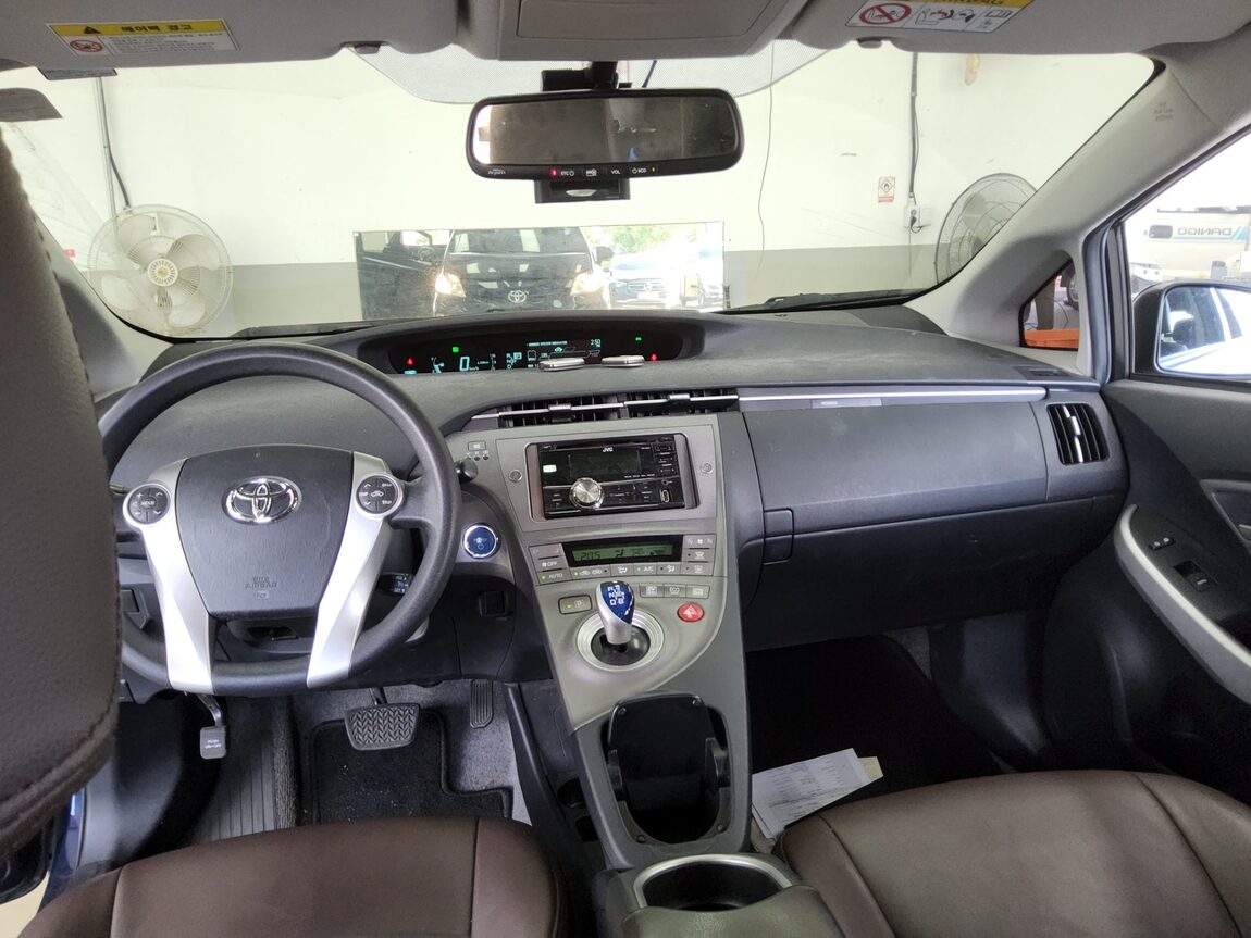 TOYOTA PRIUS (3RD GEN) 1.8 2015 - zdjęcie 11