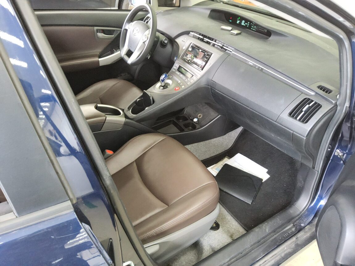 TOYOTA PRIUS (3RD GEN) 1.8 2015 - zdjęcie 14