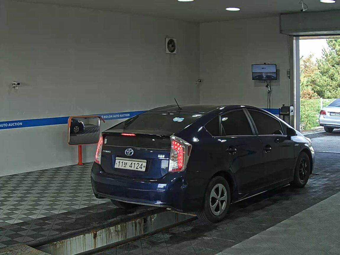 TOYOTA PRIUS (3RD GEN) 1.8 2015 - zdjęcie 5