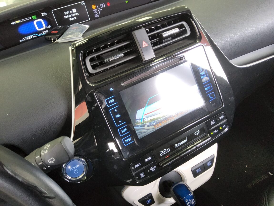TOYOTA PRIUS (4TH GEN) 1.8 2017 - zdjęcie 17