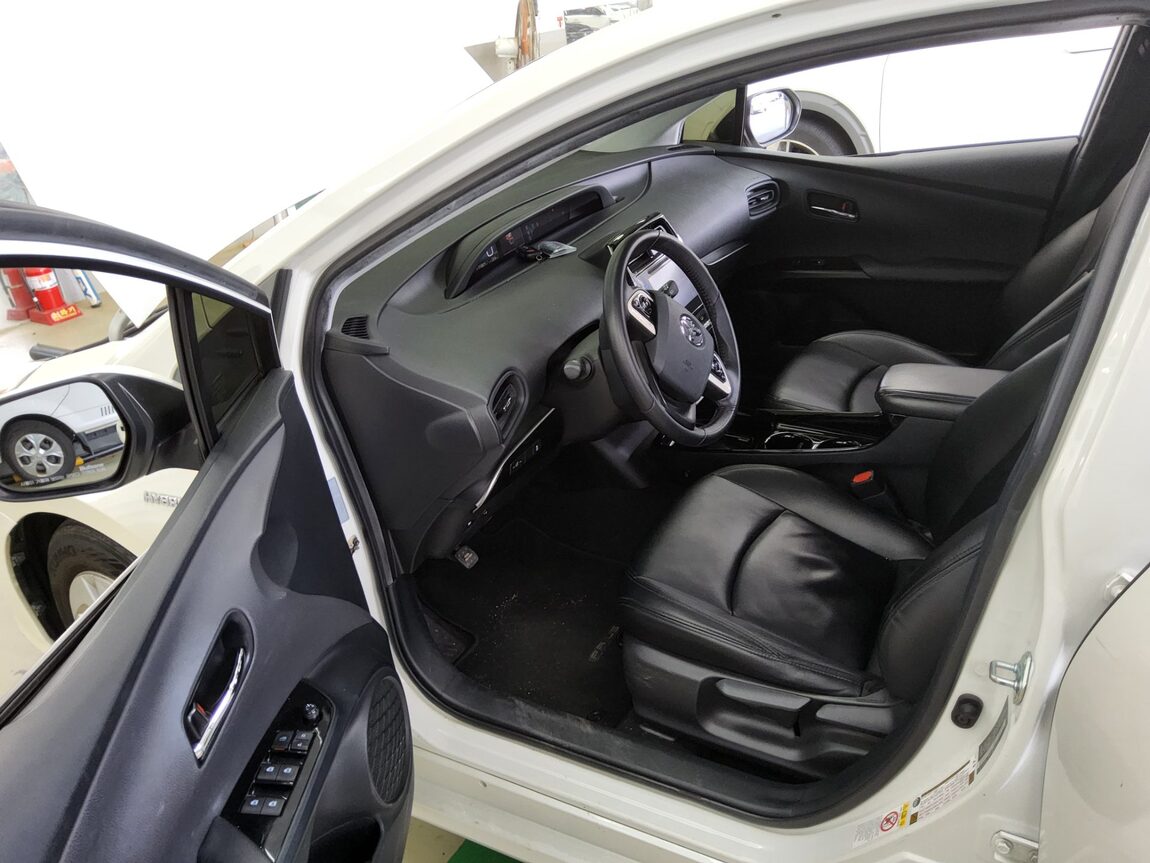 TOYOTA PRIUS (4TH GEN) 1.8 2017 - zdjęcie 10